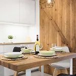 Niedzialkowskiego By Renters Apartment
