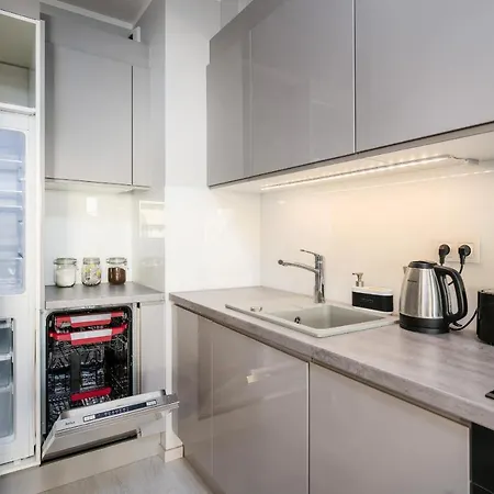 Niedzialkowskiego By Renters Apartment
